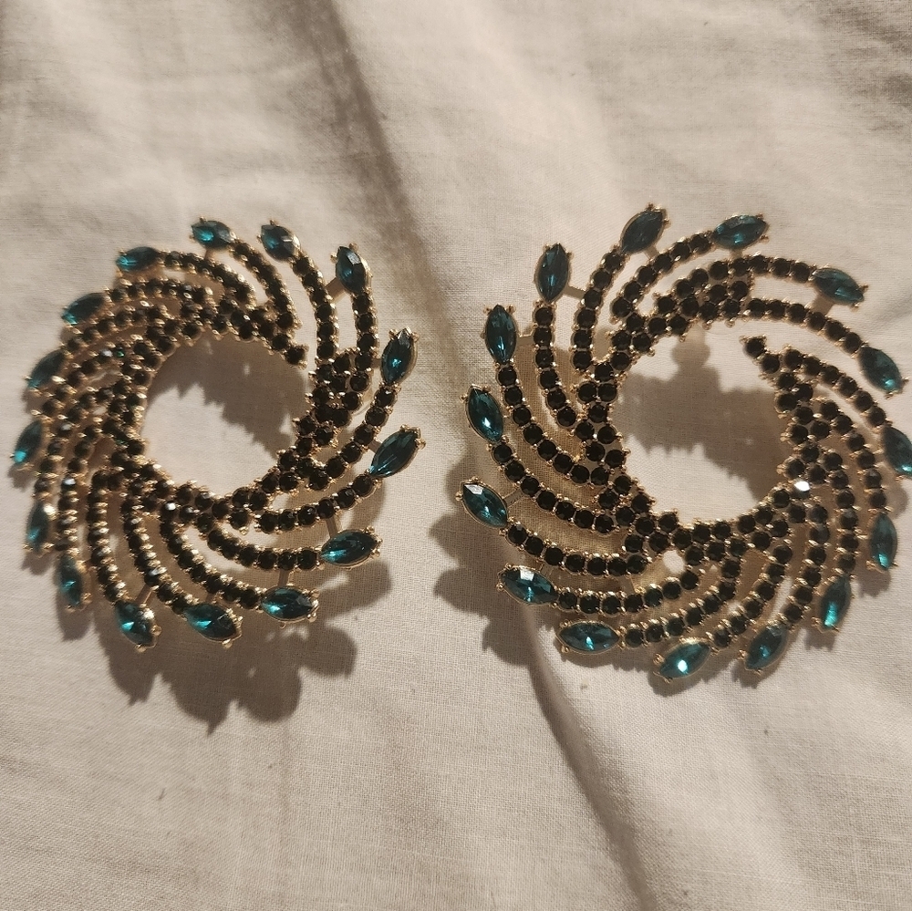 Gorgeous Green crystal statement post earrings